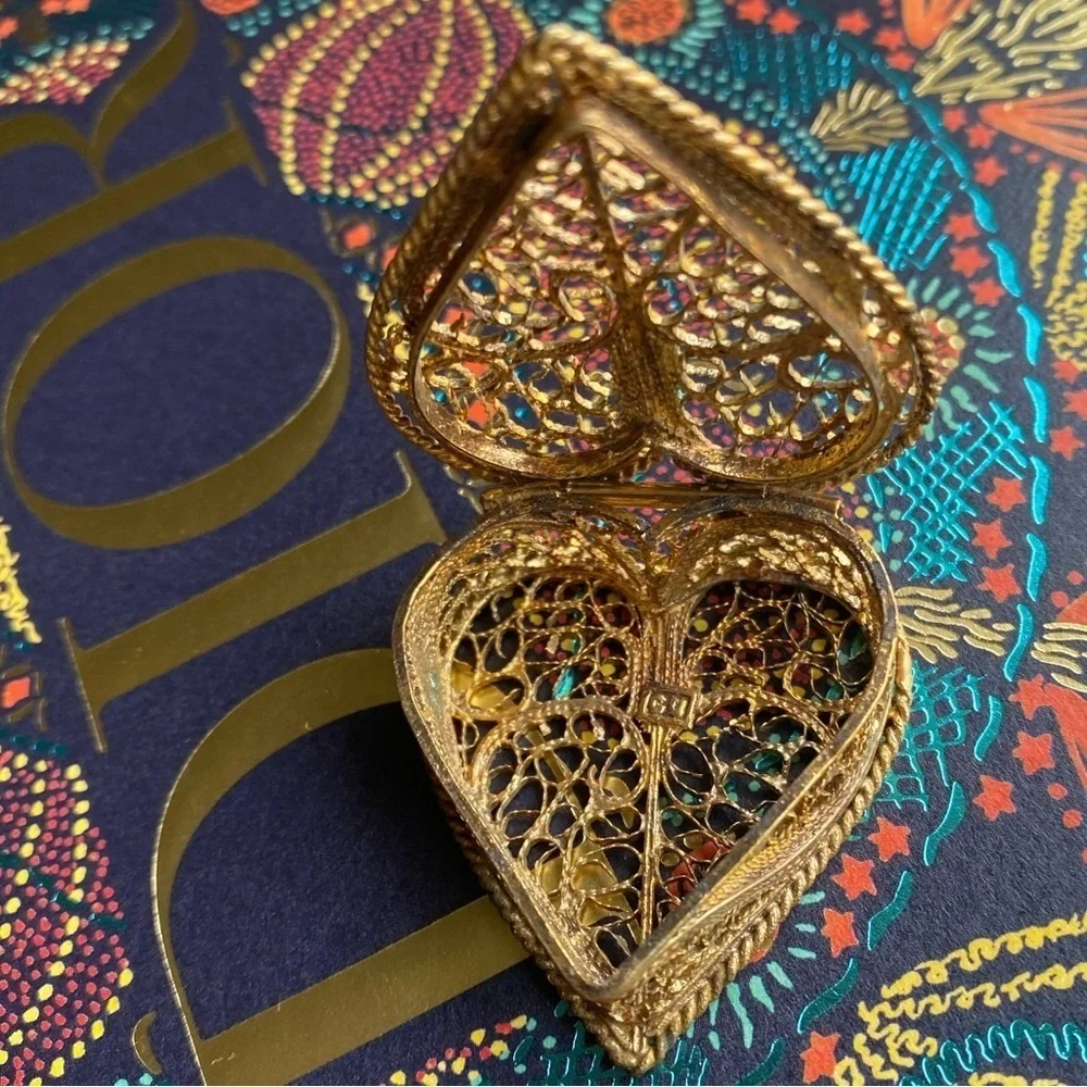 𝅺antique Signed CU Gold Gilt Filigree 1.5” mini heart proposal box